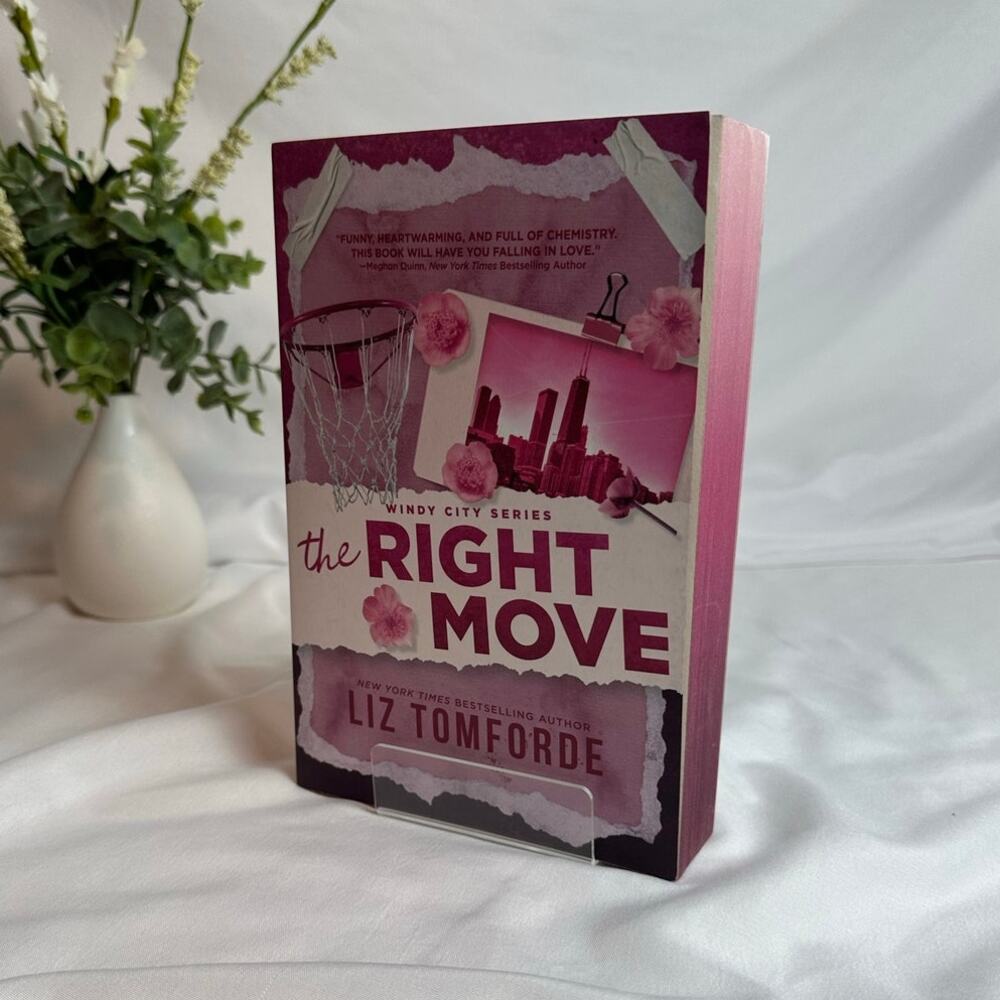 The Right Move Liz Tomforde Deluxe Paperback Like New Windy City